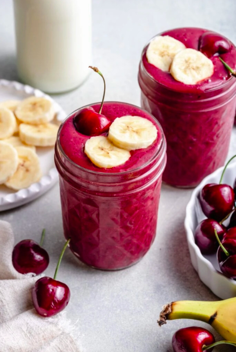 Cách làm smoothie cherry – chuối giảm cân