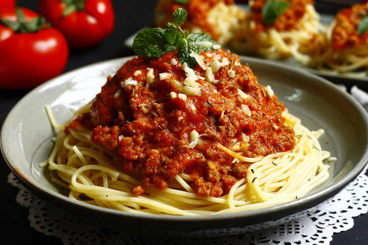 spaghetti với cà chua