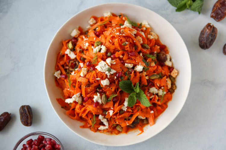 Cách làm salad lựu và cà rốt giảm cân đơn giản 