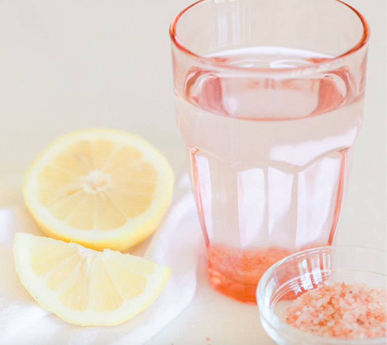 Uống gì cho mát gan hết mụn? Nước detox muối hồng
